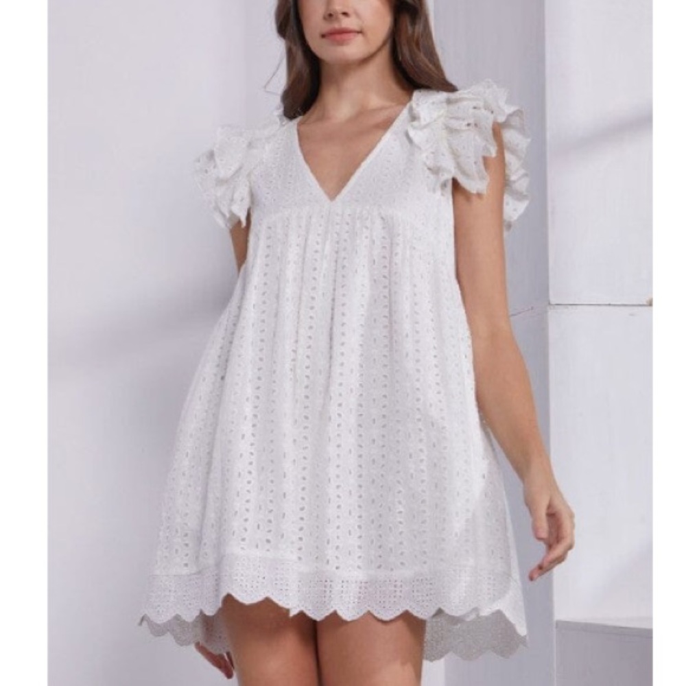 Mustard‎ Seed Women’s White Eyelet Romper Ruffles At Shoulder Medium Pockets EUC